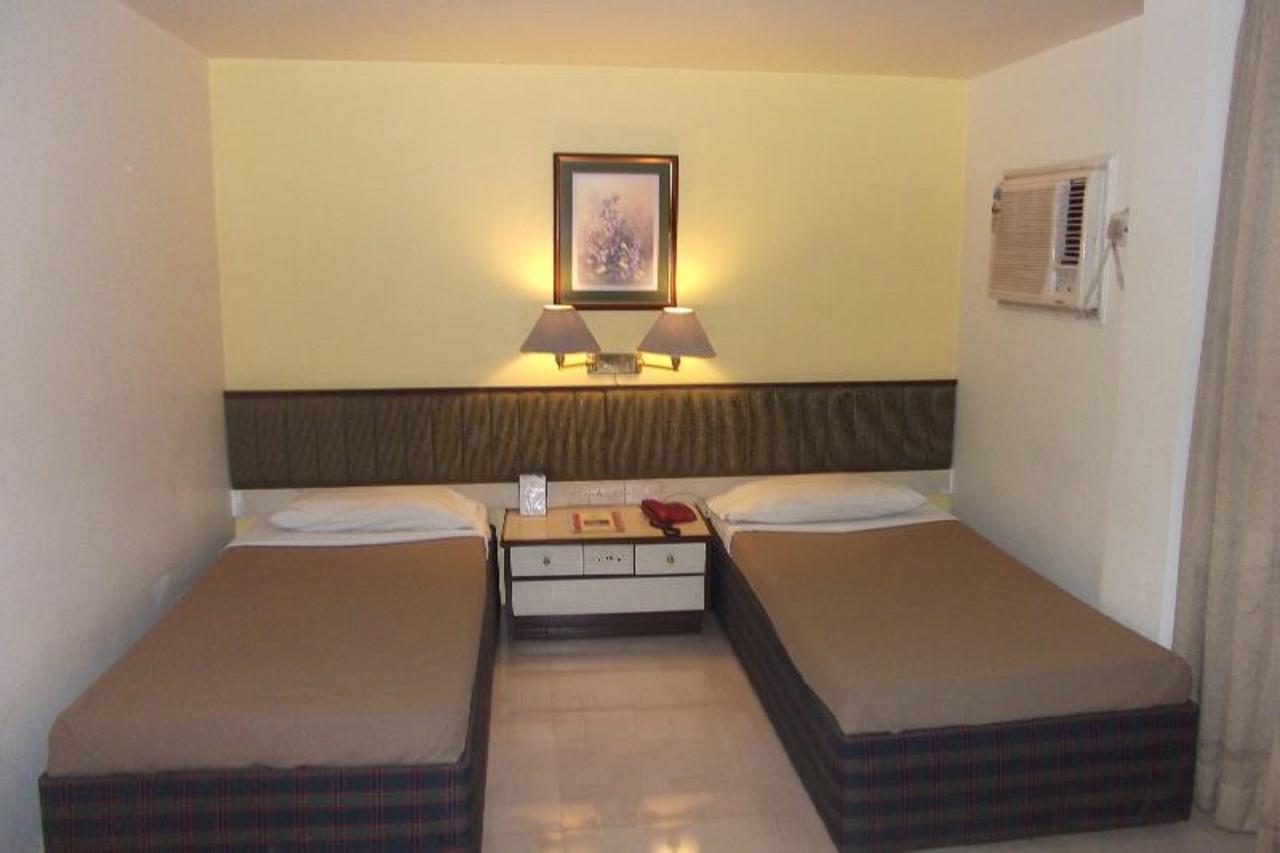 Hotel Bluehill Bhavnagar Buitenkant foto