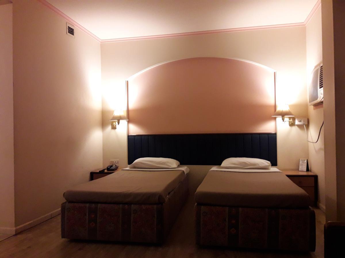 Hotel Bluehill Bhavnagar Buitenkant foto