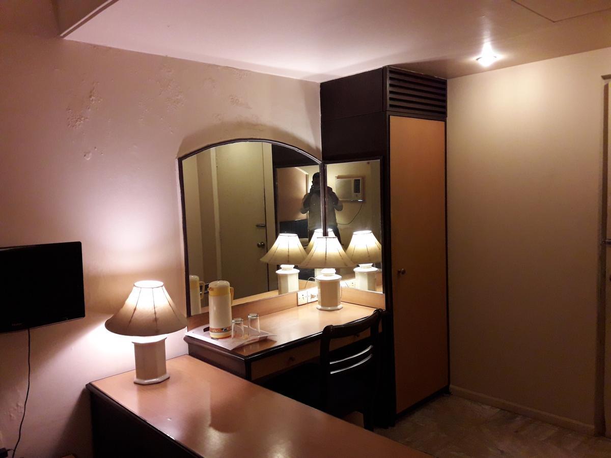 Hotel Bluehill Bhavnagar Buitenkant foto