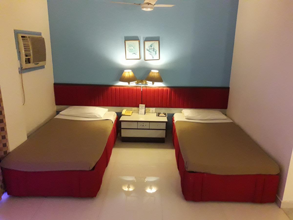 Hotel Bluehill Bhavnagar Buitenkant foto