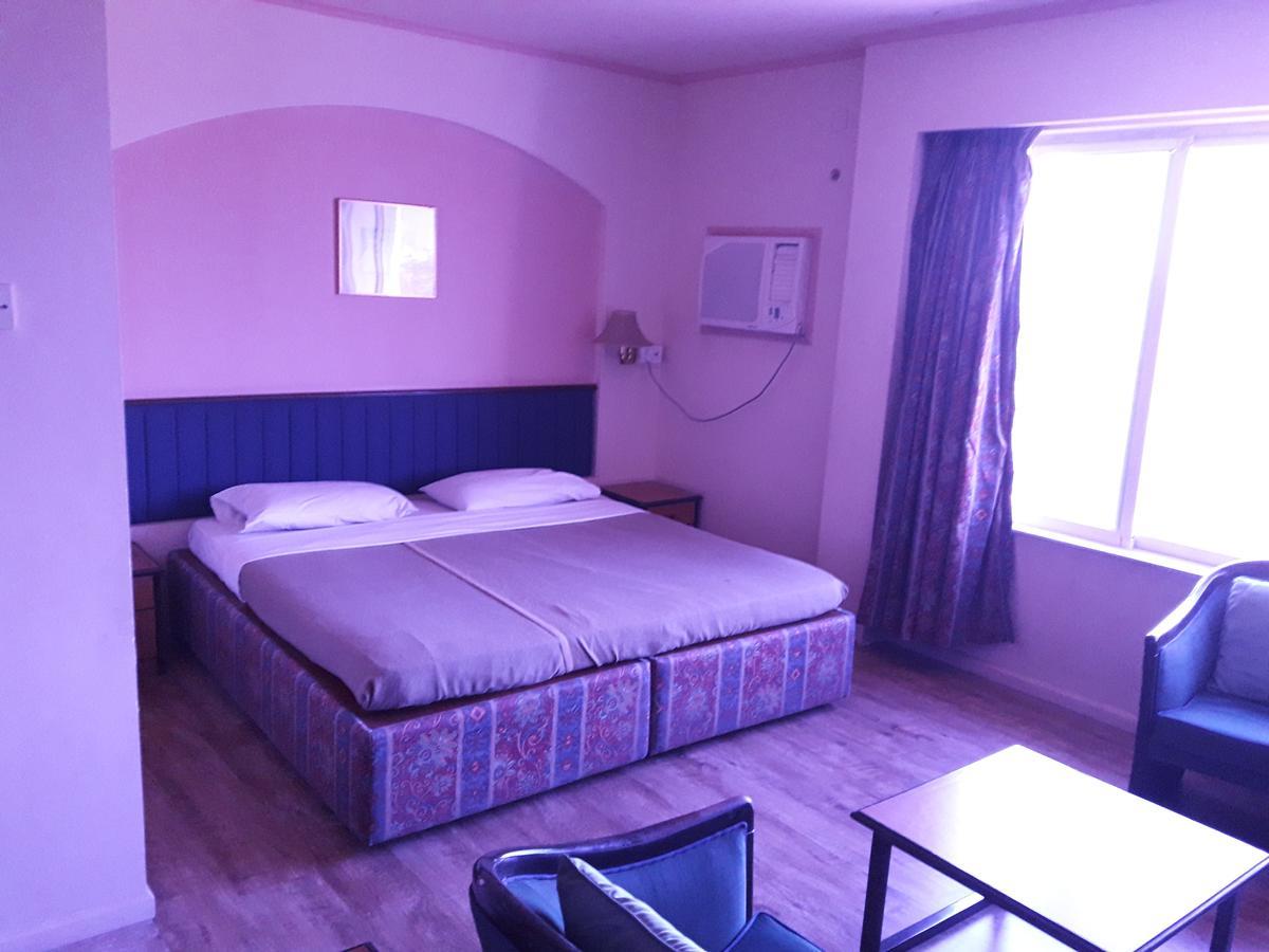 Hotel Bluehill Bhavnagar Buitenkant foto