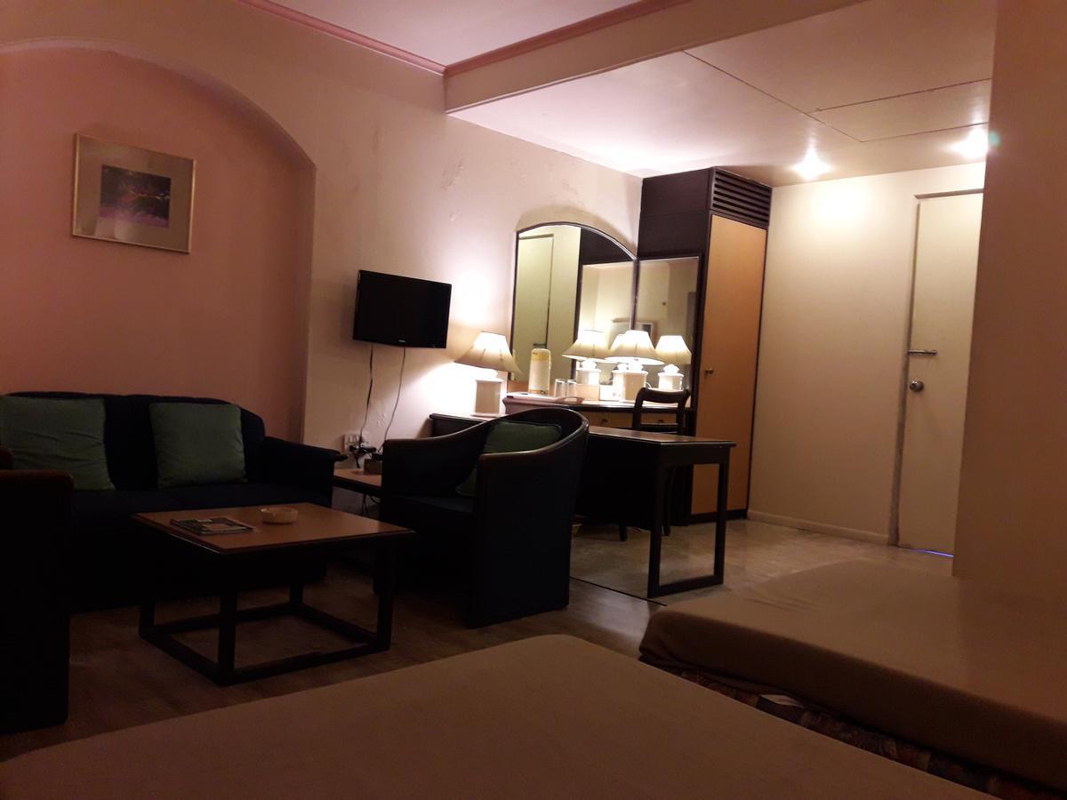 Hotel Bluehill Bhavnagar Buitenkant foto