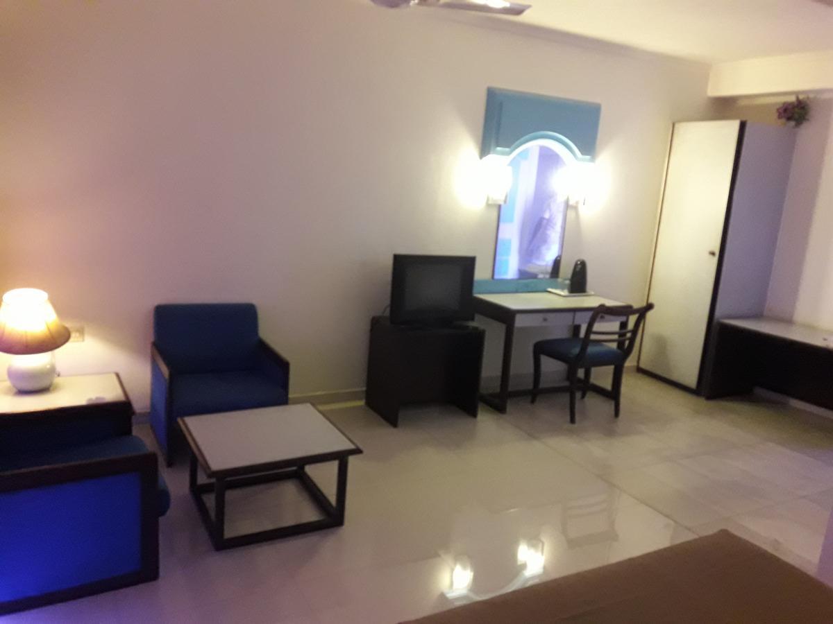 Hotel Bluehill Bhavnagar Buitenkant foto