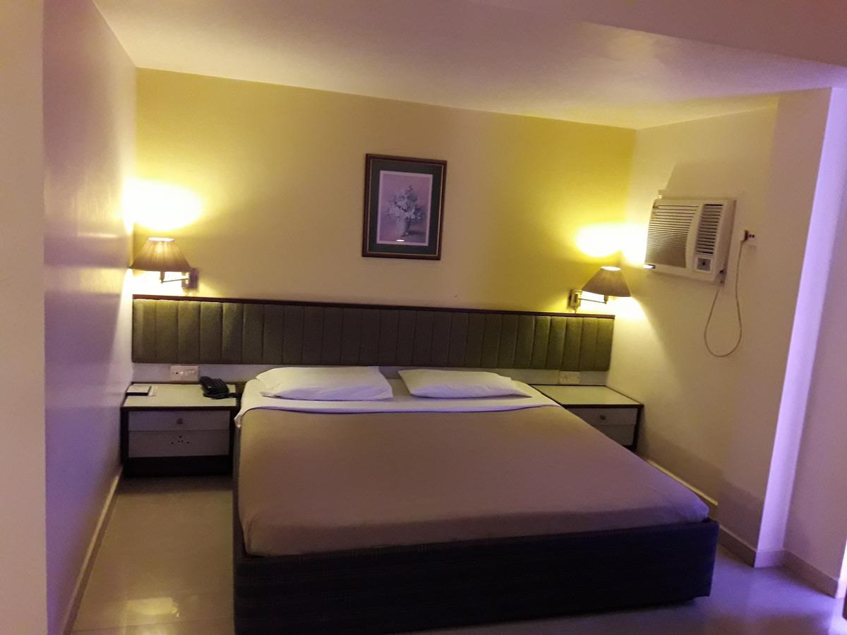 Hotel Bluehill Bhavnagar Buitenkant foto
