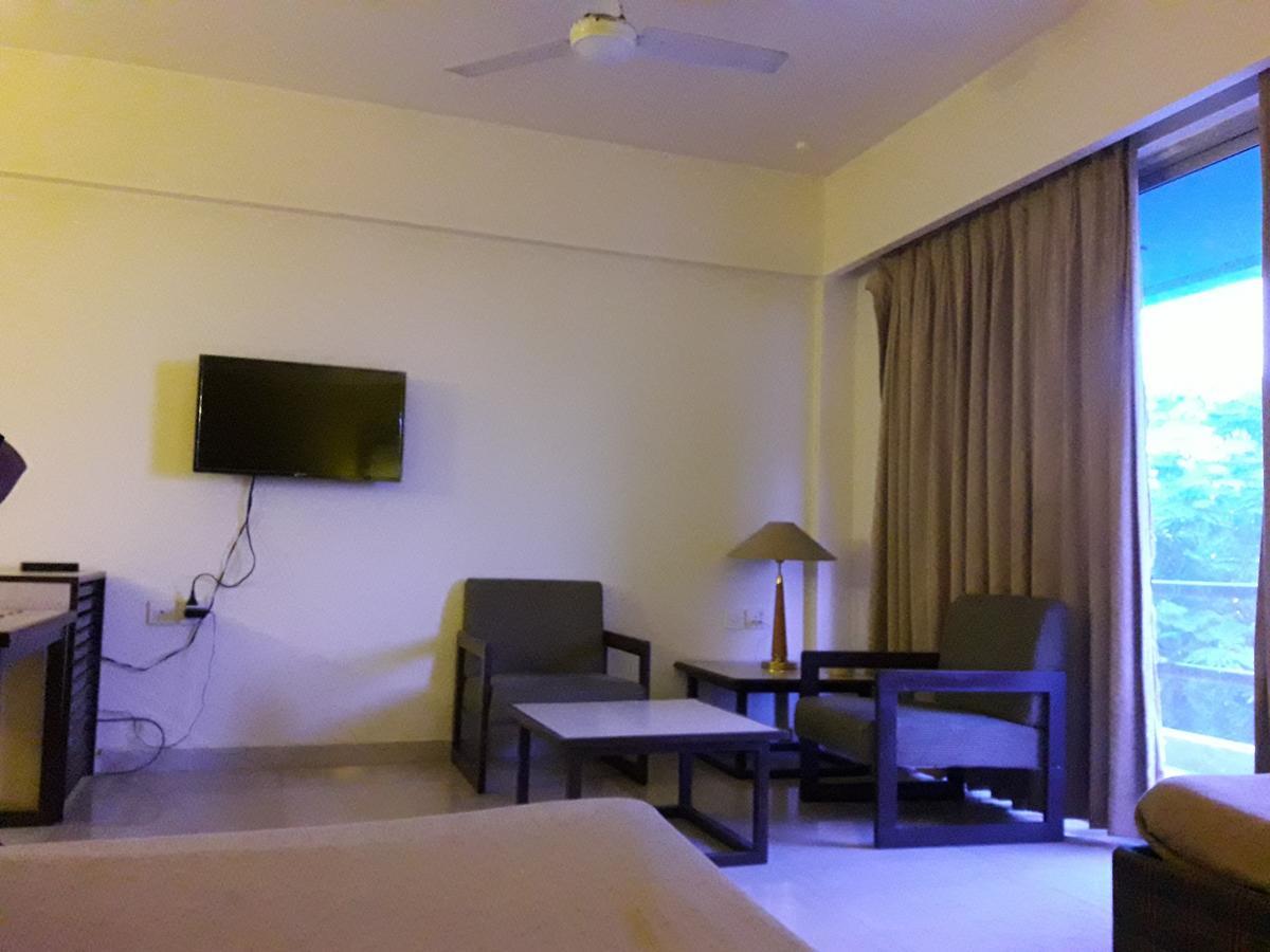 Hotel Bluehill Bhavnagar Buitenkant foto