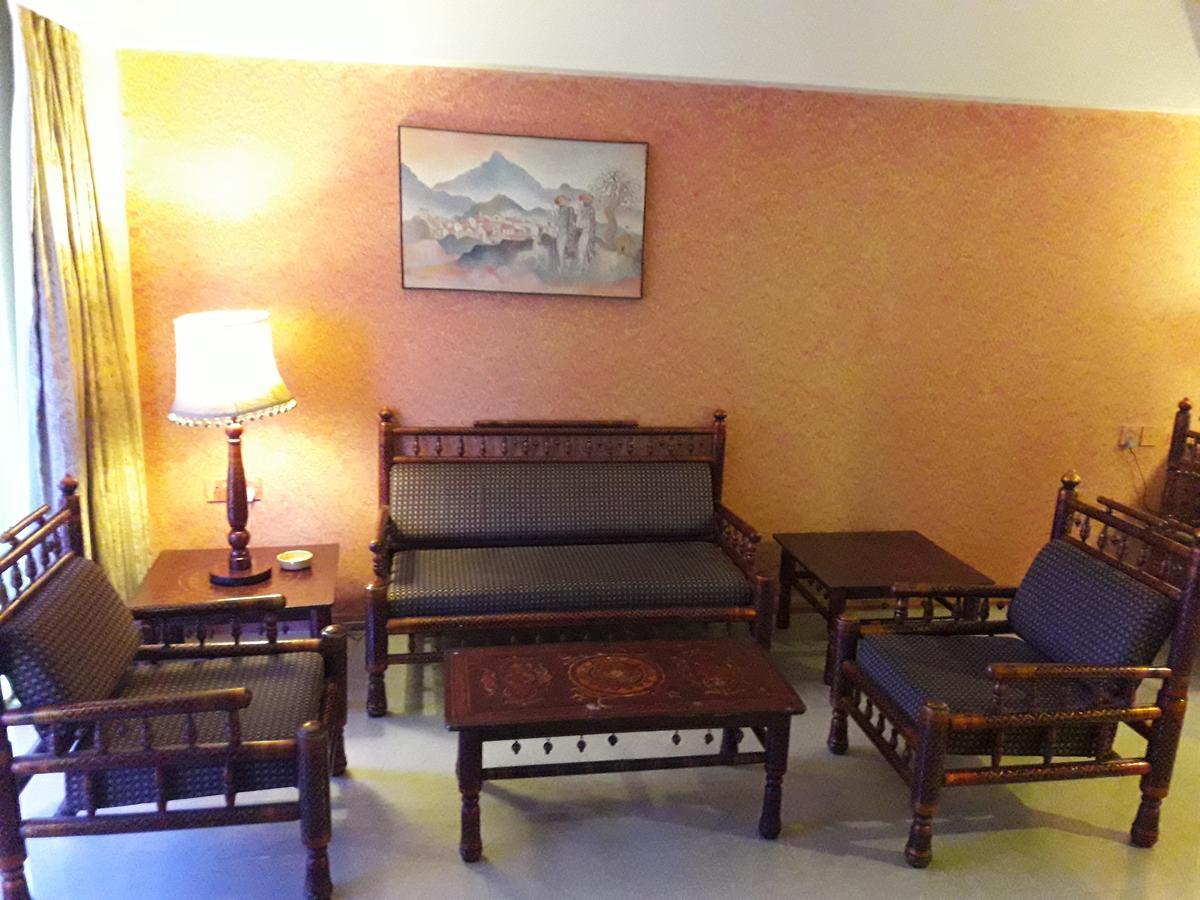 Hotel Bluehill Bhavnagar Buitenkant foto