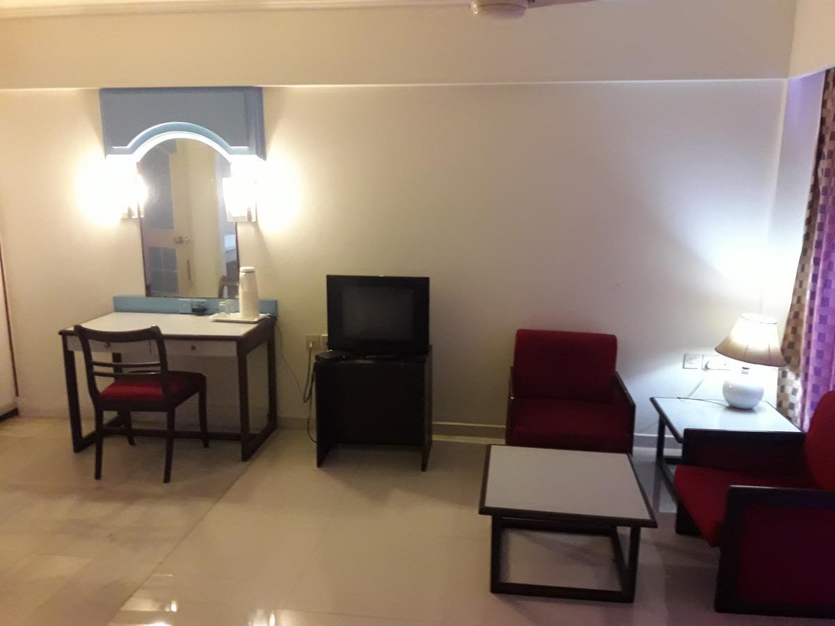 Hotel Bluehill Bhavnagar Buitenkant foto